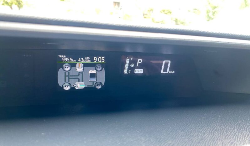 
								Toyota Prius-C 2016 full									