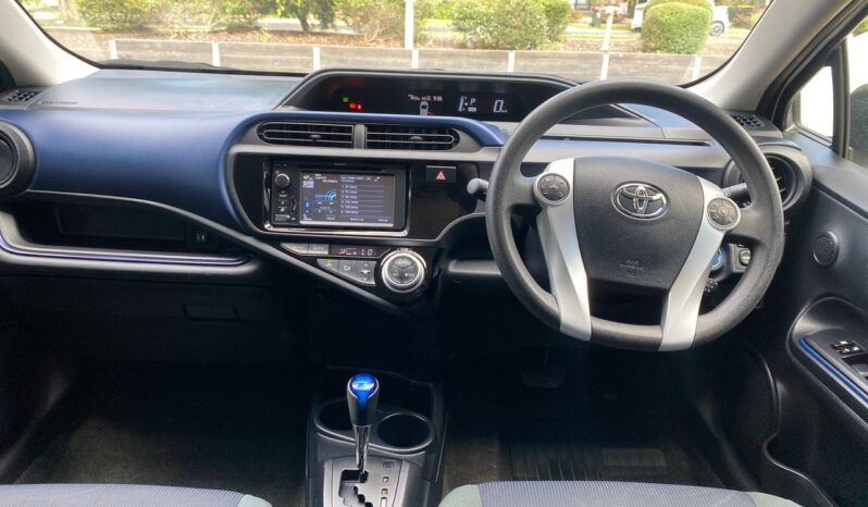
								Toyota Prius-C 2016 full									