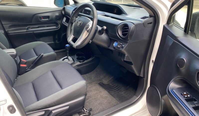 
								Toyota Prius-C 2016 full									
