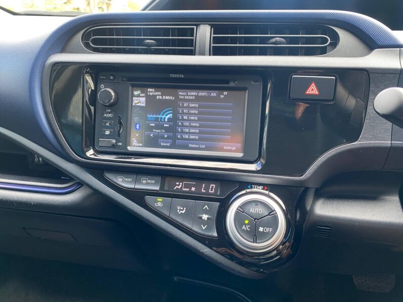 
								Toyota Prius-C 2016 full									