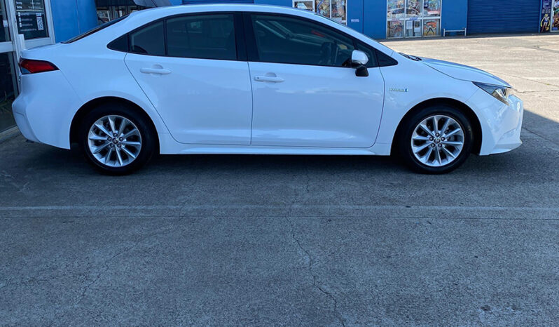 
								TOYOTA COROLLA HYBRID SEDAN 2021 full									