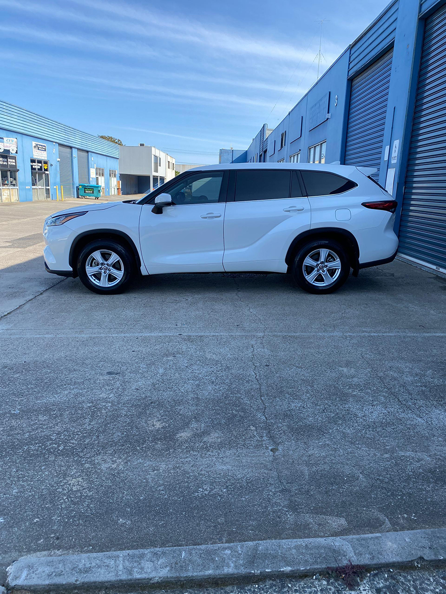 TOYOTA KLUGER 2021