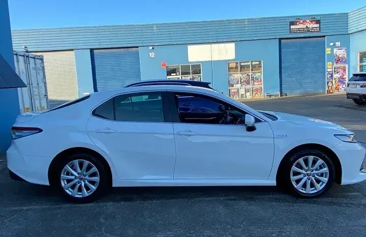 
								Toyota Camry Hybrid 2020 full									