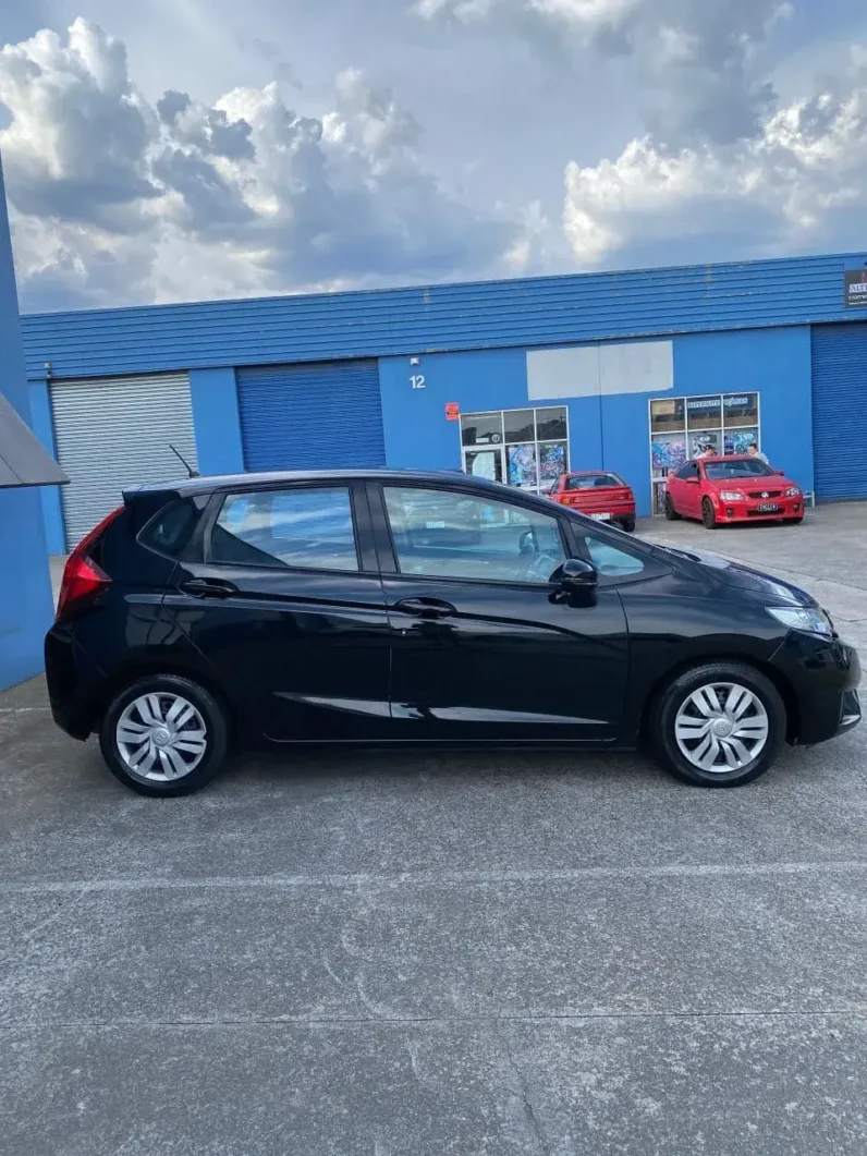 
								HONDA JAZZ VTI 2015 full									