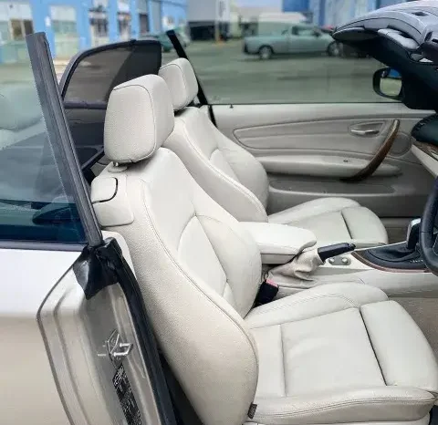 
								BMW 1 Series 120i Convertible 2011 full									