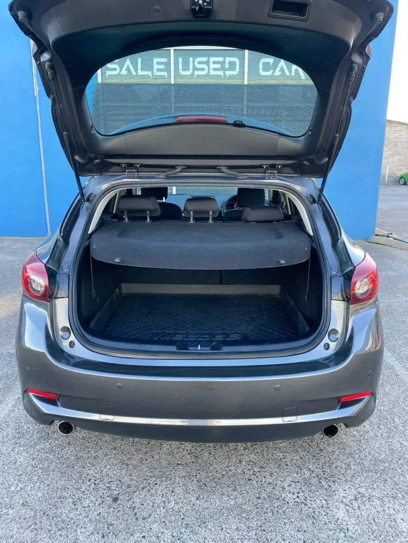 
								MAZDA 3 NEO SPORT 2018 full									