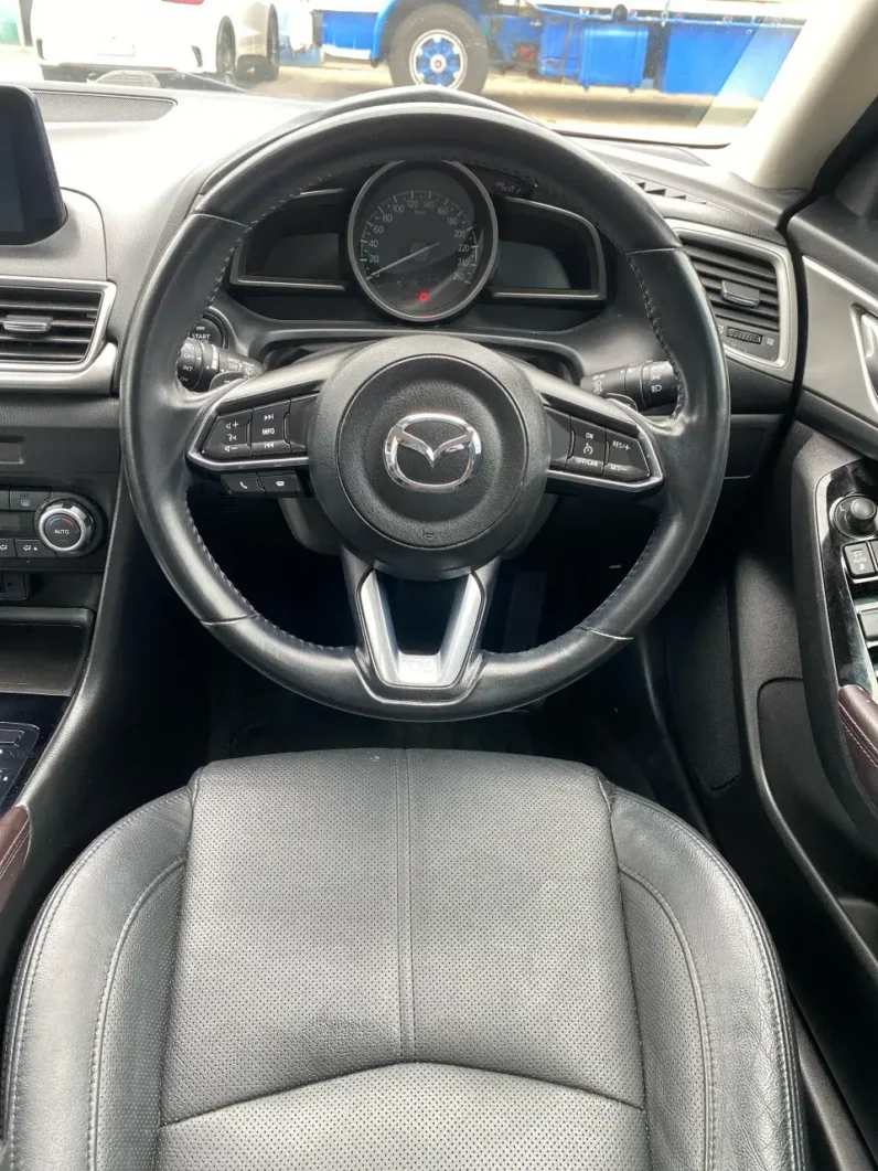 
								MAZDA 3 TOURING 2017 full									