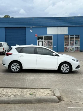 TOYOTA COROLLA 2018