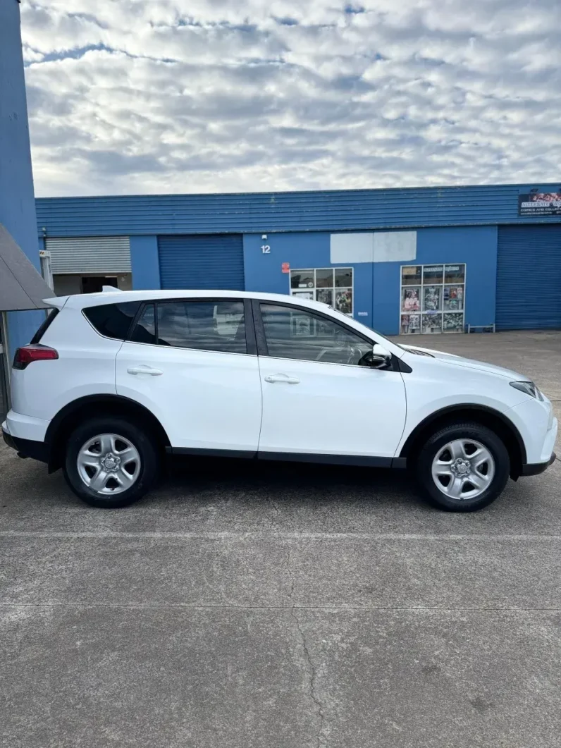 
								Toyota RAV4 2015 full									
