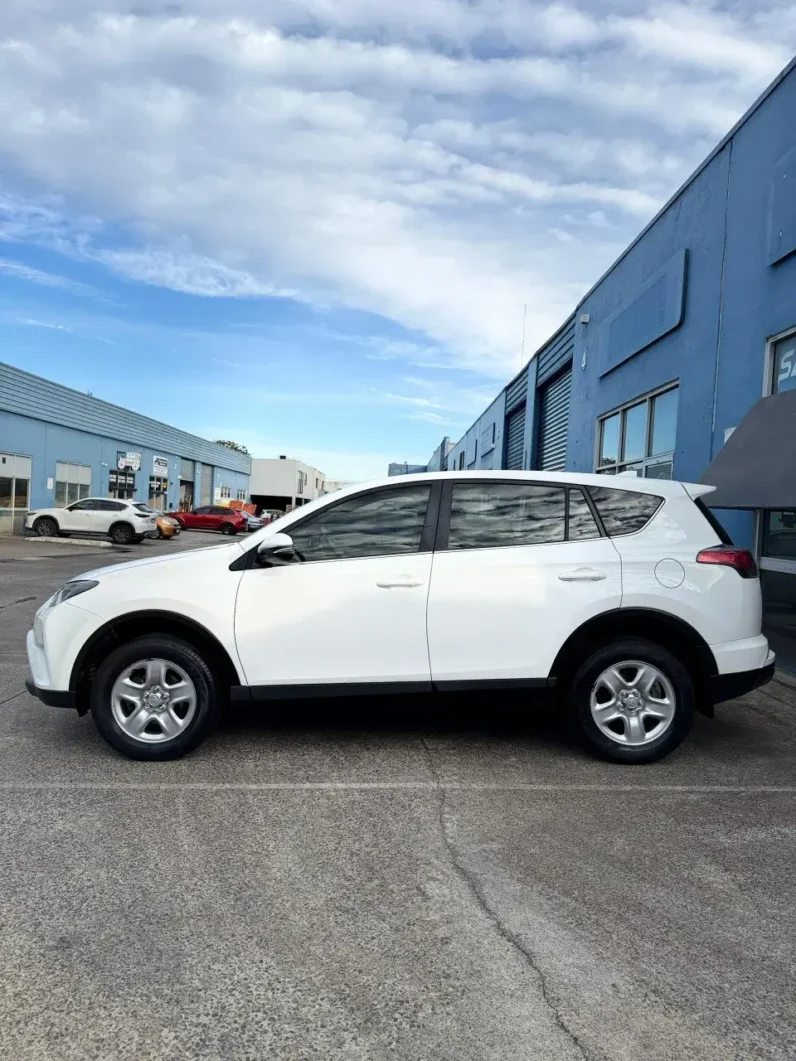 
								Toyota RAV4 2015 full									