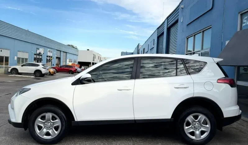 
								Toyota RAV4 2015 full									
