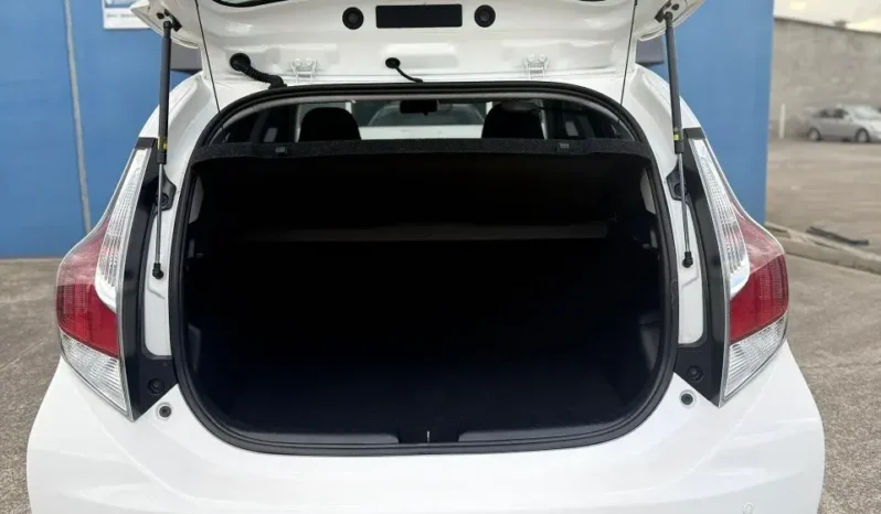 
								Toyota Prius C 2016 full									