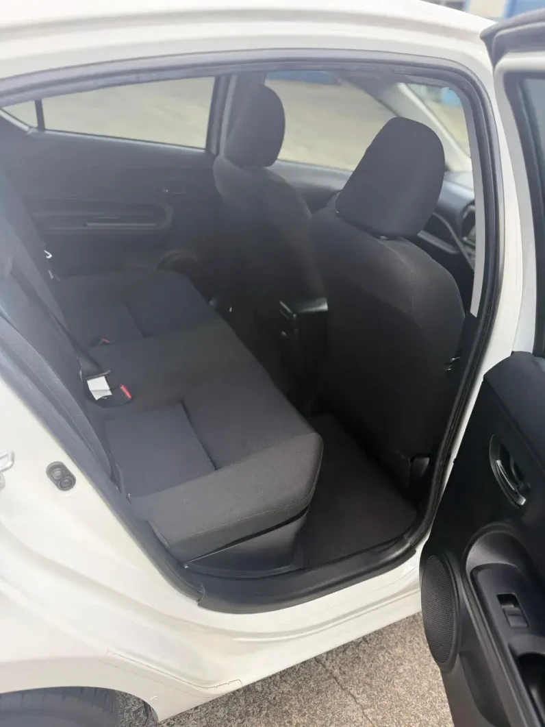 
								Toyota Prius C 2016 full									