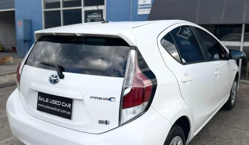 
								Toyota Prius C 2016 full									