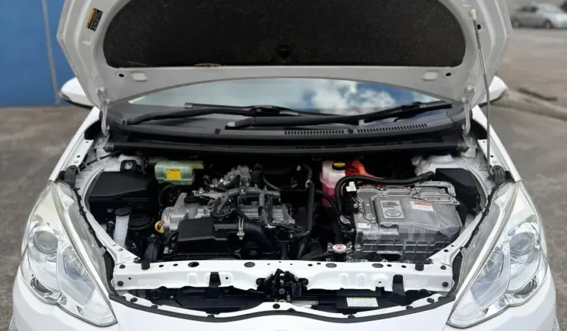 
								Toyota Prius C 2016 full									
