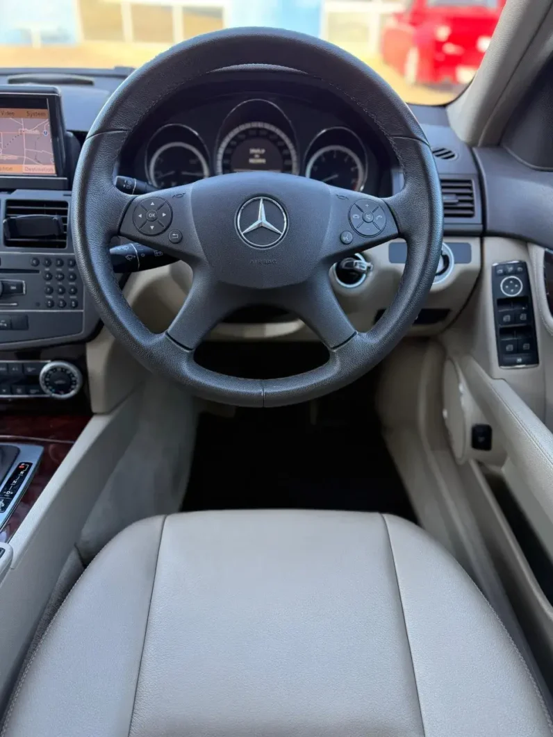 
								Mercedes-Benz C200 CGI AVANTGARDE 2010 full									