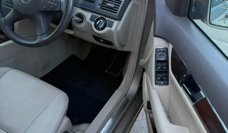 
								Mercedes-Benz C200 CGI AVANTGARDE 2010 full									