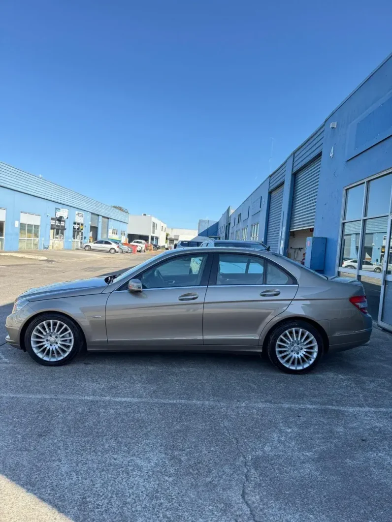 
								Mercedes-Benz C200 CGI AVANTGARDE 2010 full									