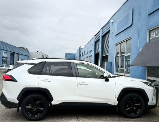 
								2020 Toyota RAV4 GXL HYBRID full									
