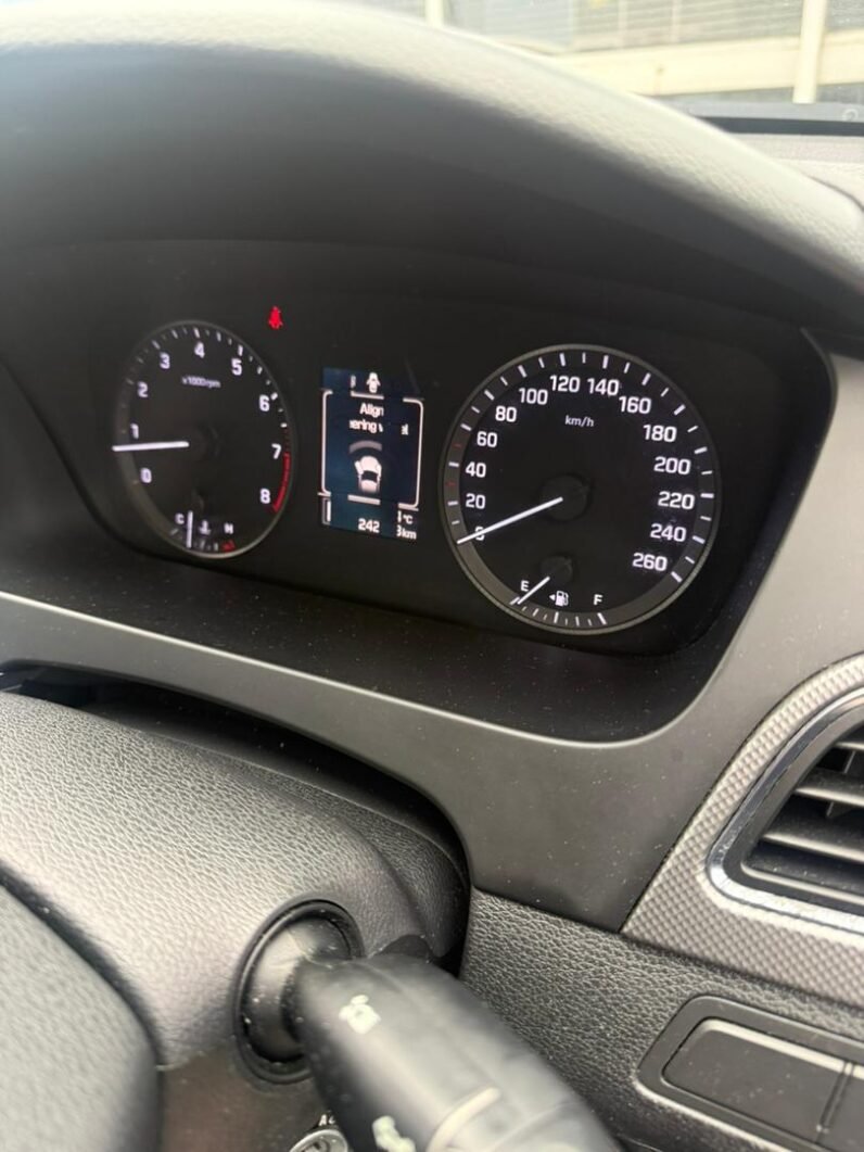 
								2020 Toyota RAV4 GXL HYBRID full									