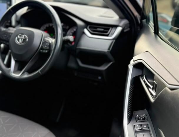 
								2021 TOYOTA RAV4 GXL full									
