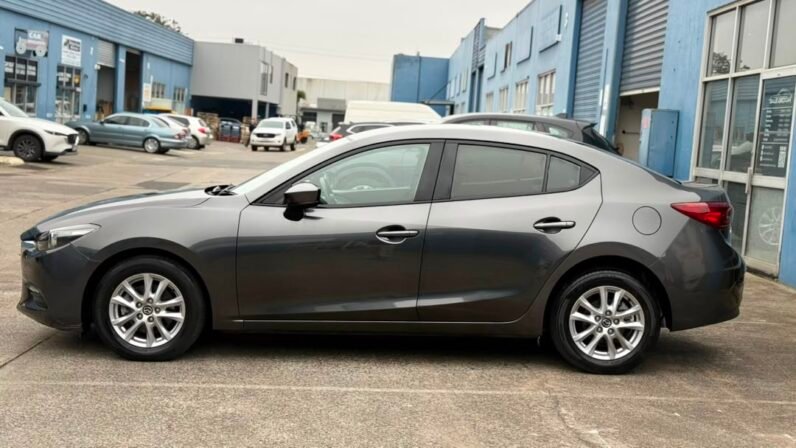 
								2018 MAZDA 3 full									
