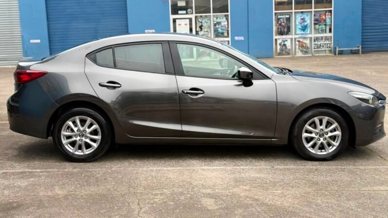 
								2018 MAZDA 3 full									