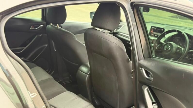 
								2018 MAZDA 3 full									