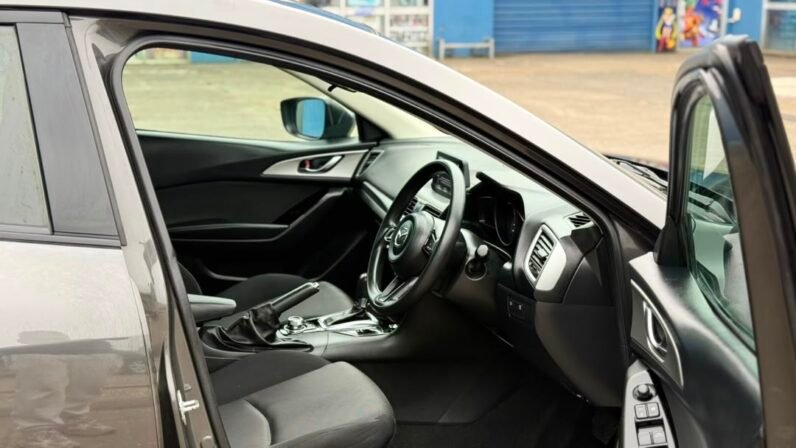 
								2018 MAZDA 3 full									